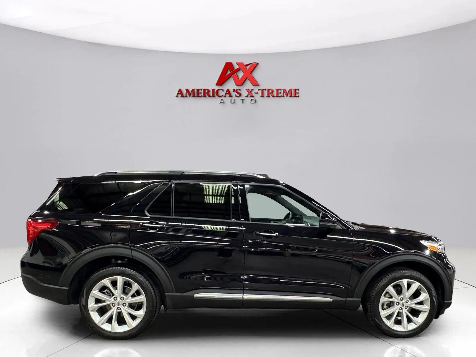 Ford Explorer photo 8