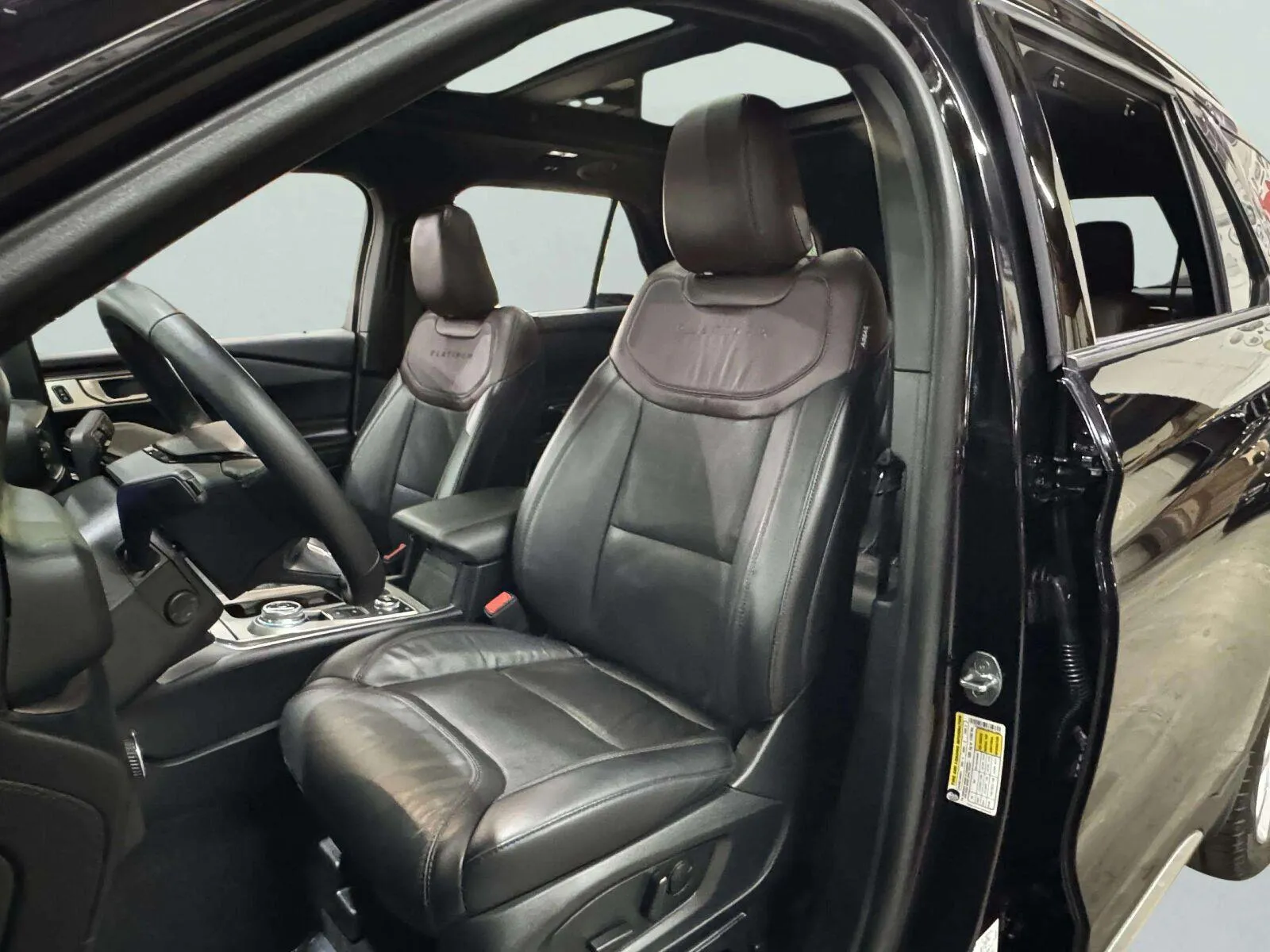 Ford Explorer photo 28