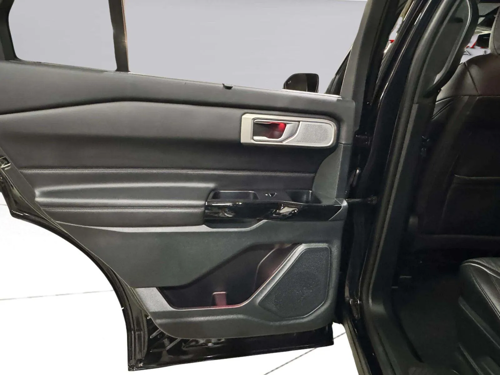Ford Explorer photo 29