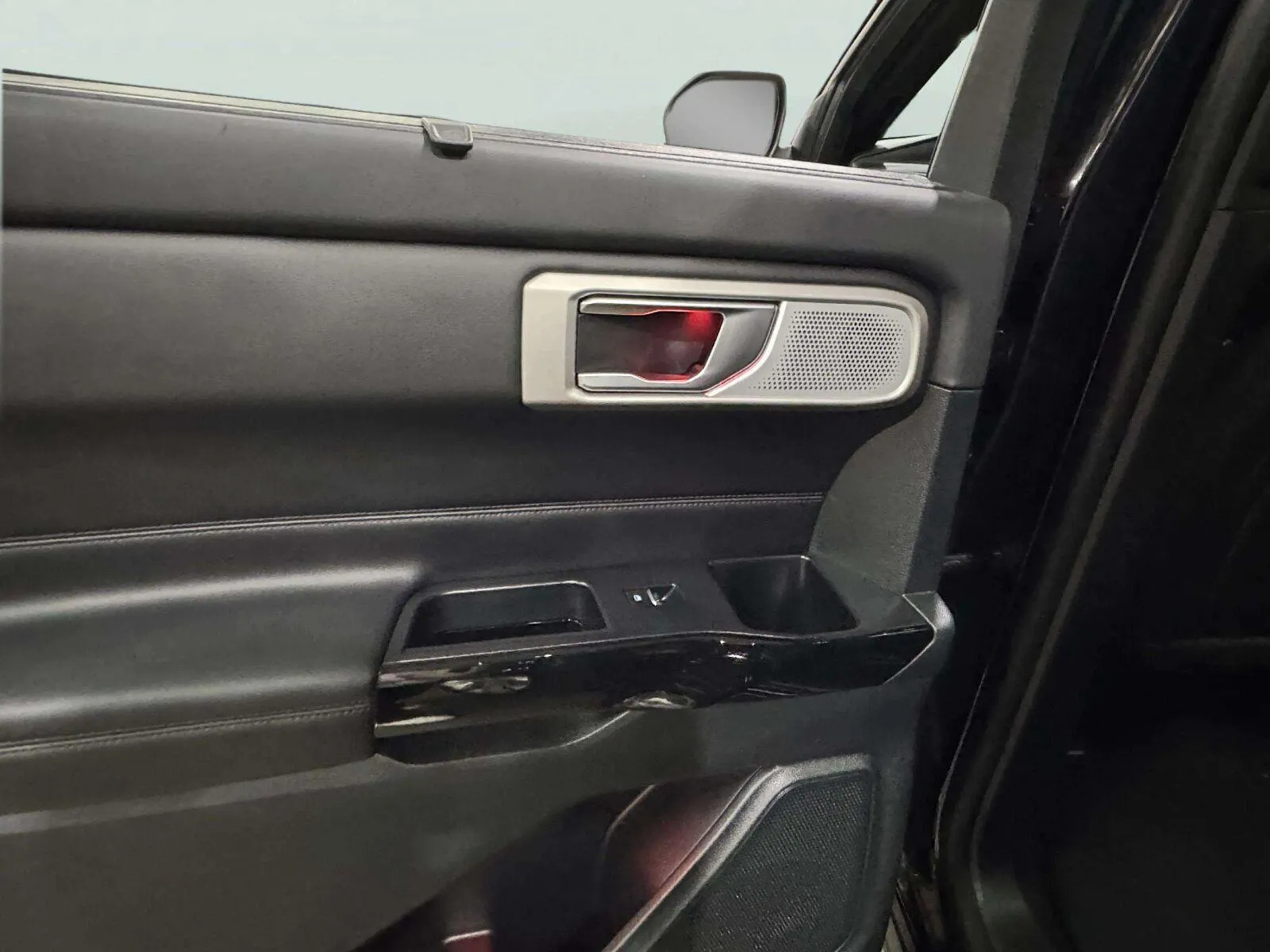 Ford Explorer photo 30