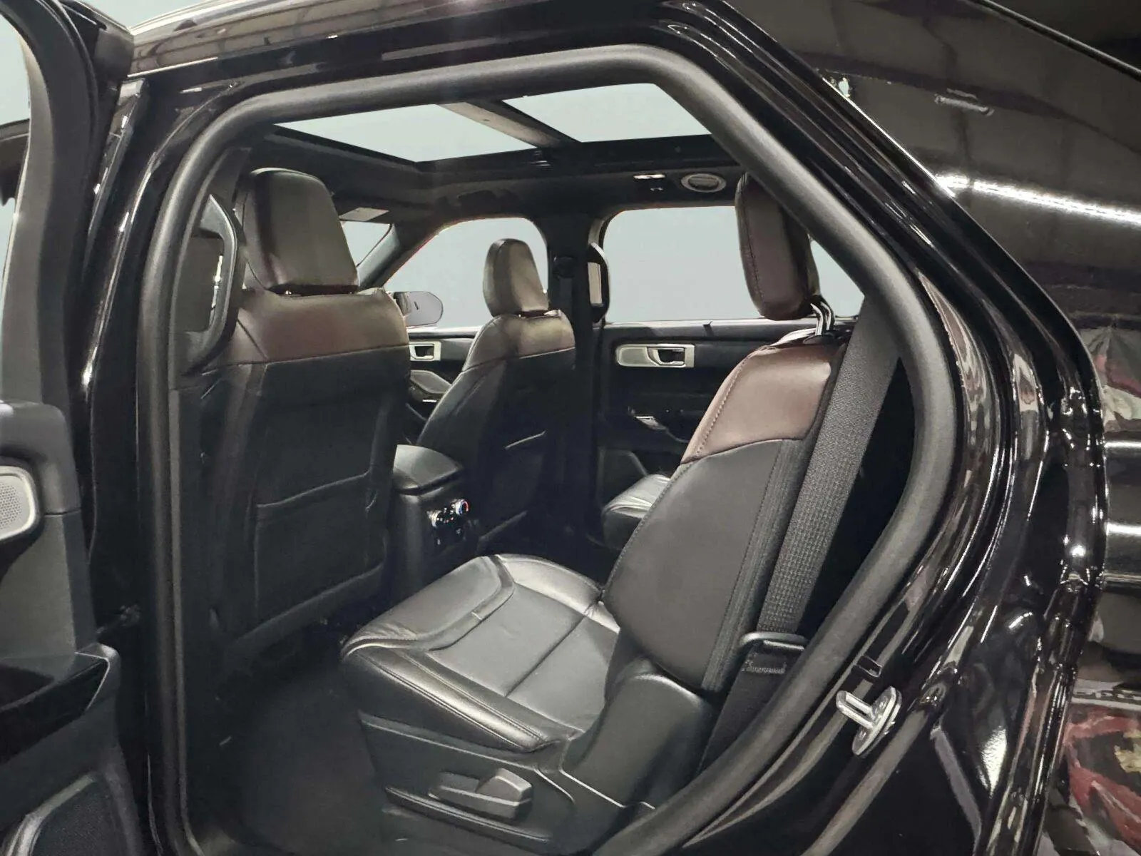 Ford Explorer photo 32