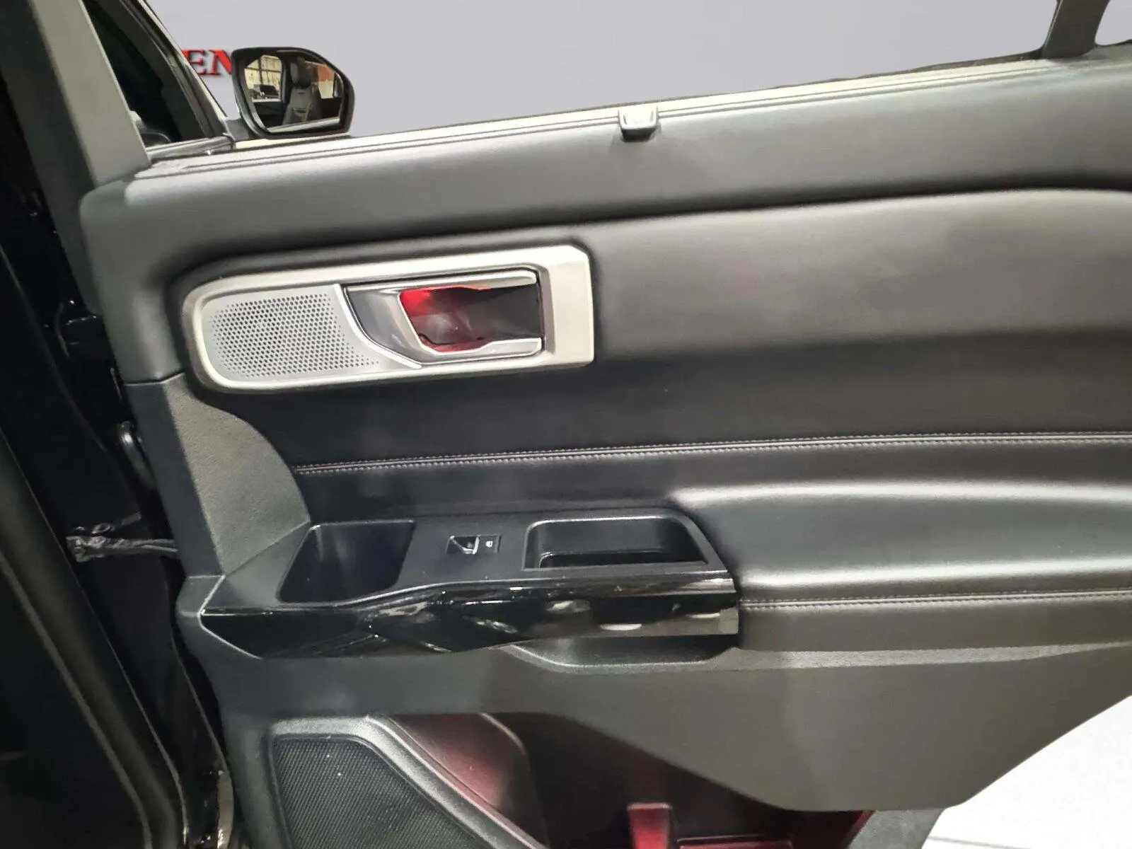 Ford Explorer photo 35
