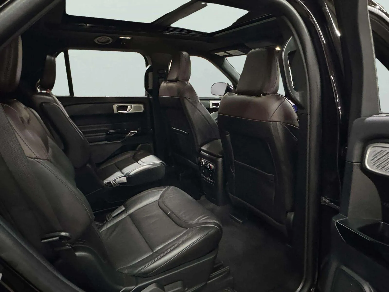 Ford Explorer photo 38