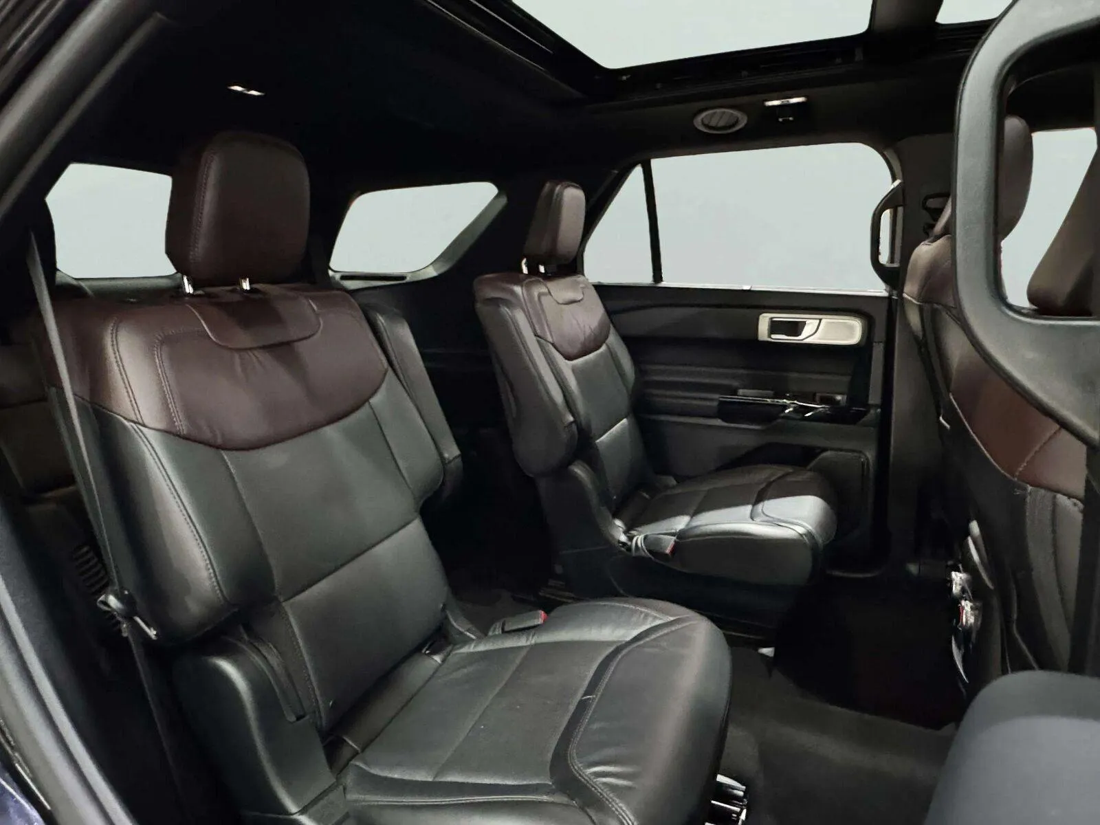 Ford Explorer photo 39