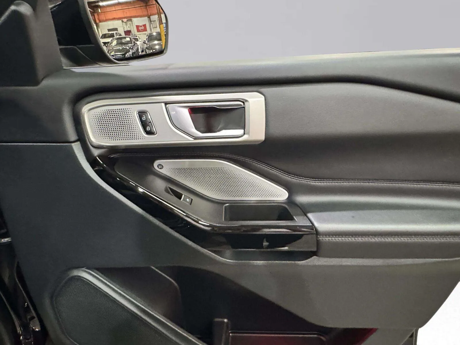 Ford Explorer photo 41