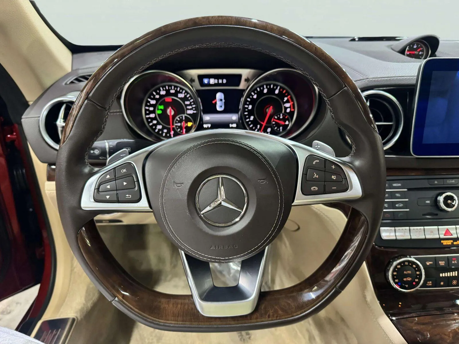 Mercedes-Benz SL photo 36