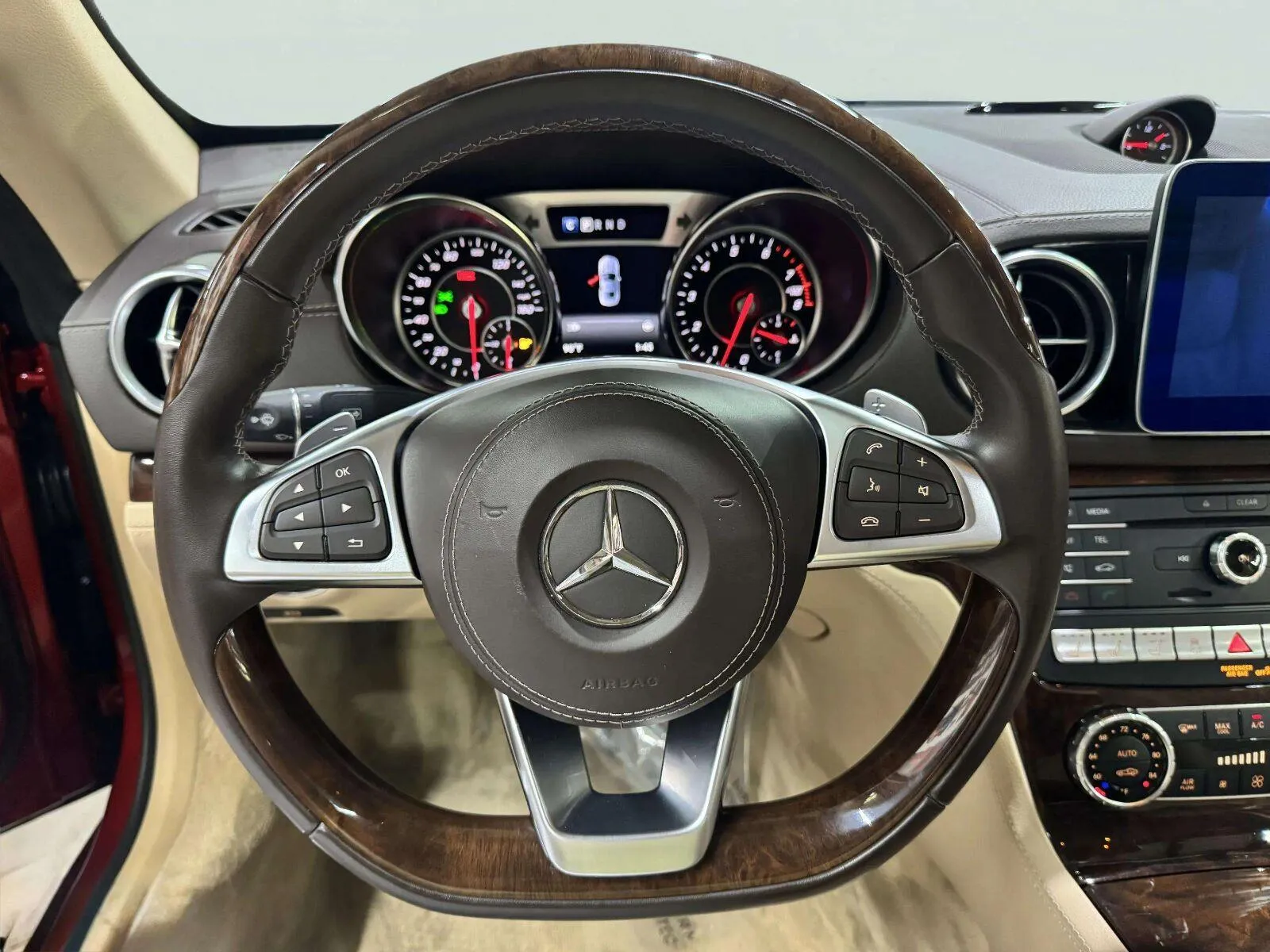Mercedes-Benz SL photo 35