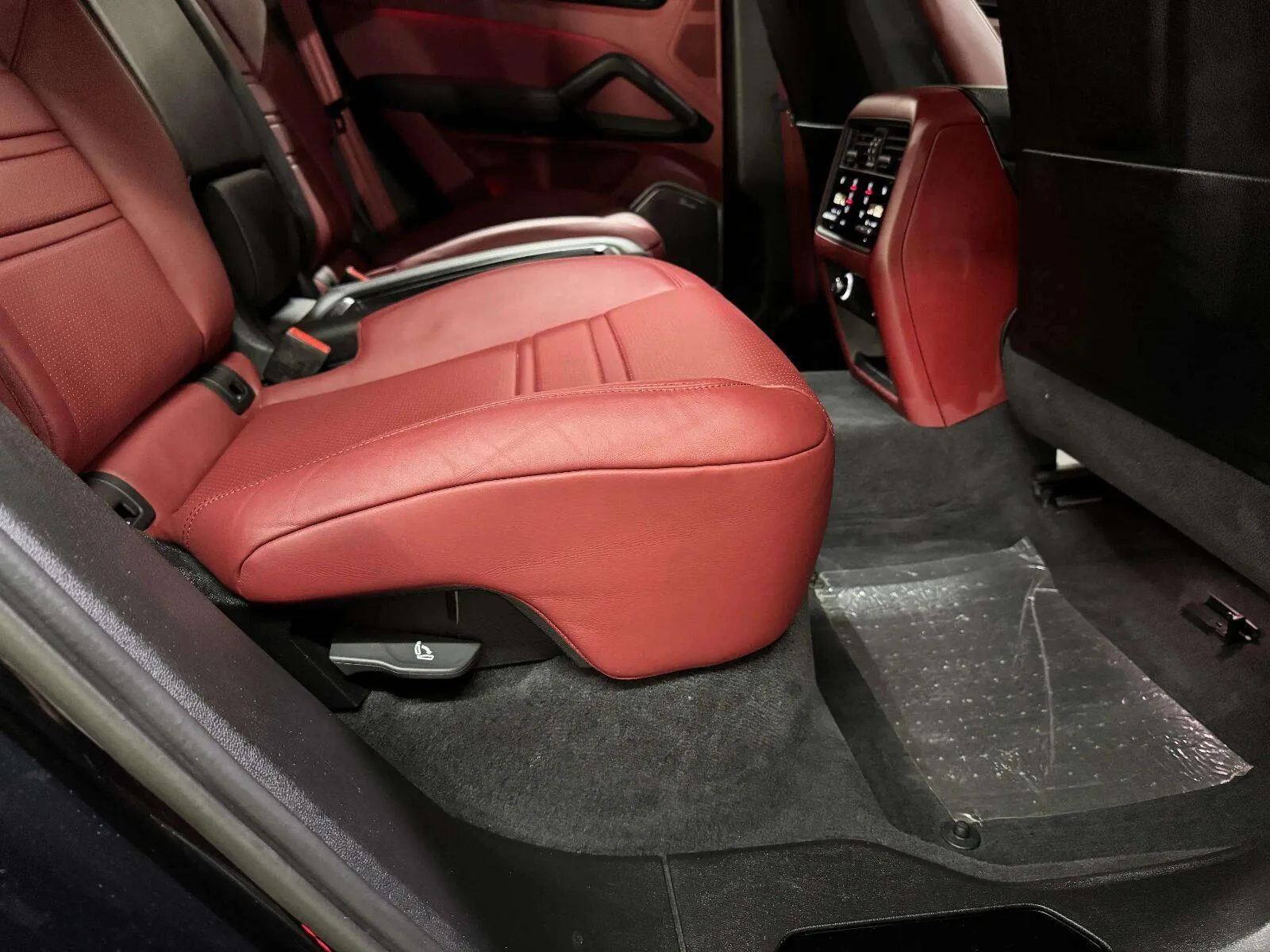 Porsche Cayenne photo 38