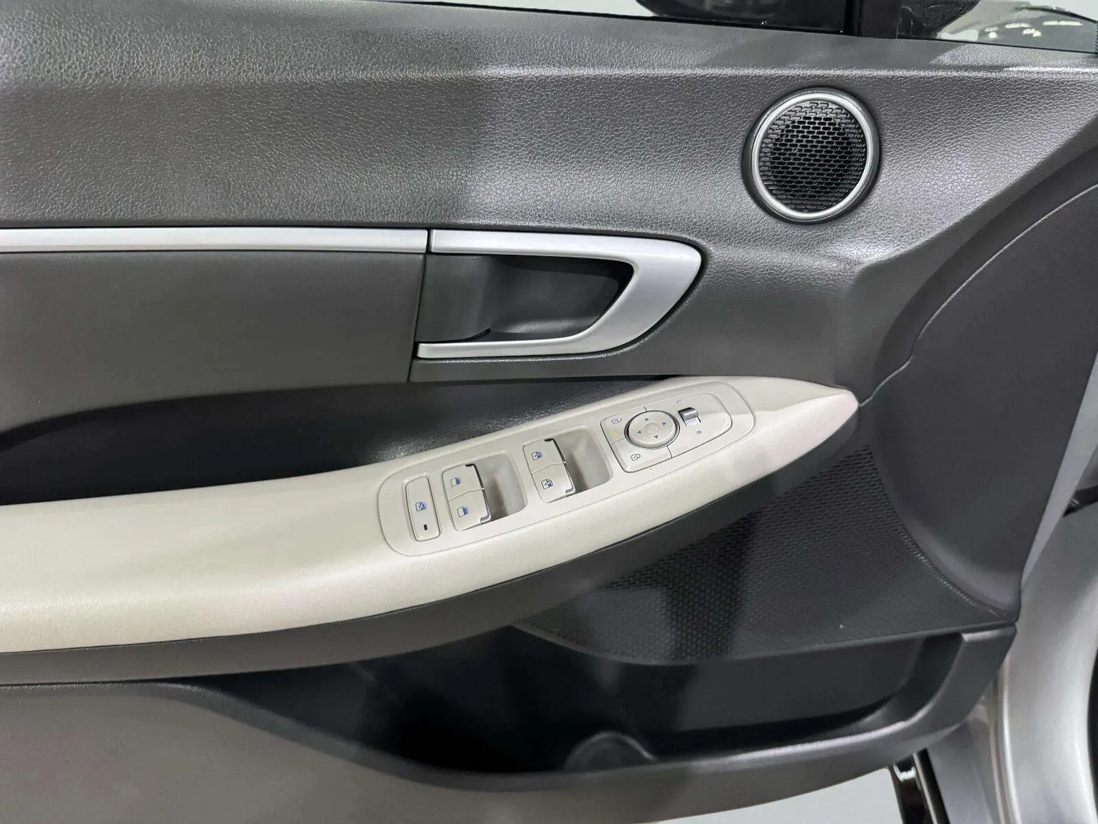 Hyundai Sonata photo 19