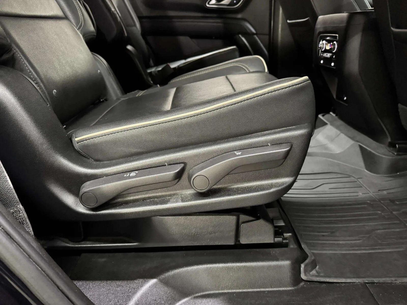 GMC Yukon photo 36