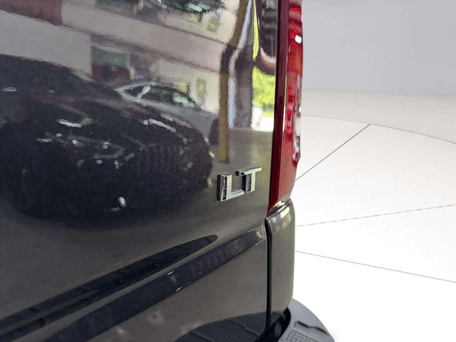 Chevrolet Silverado photo 17
