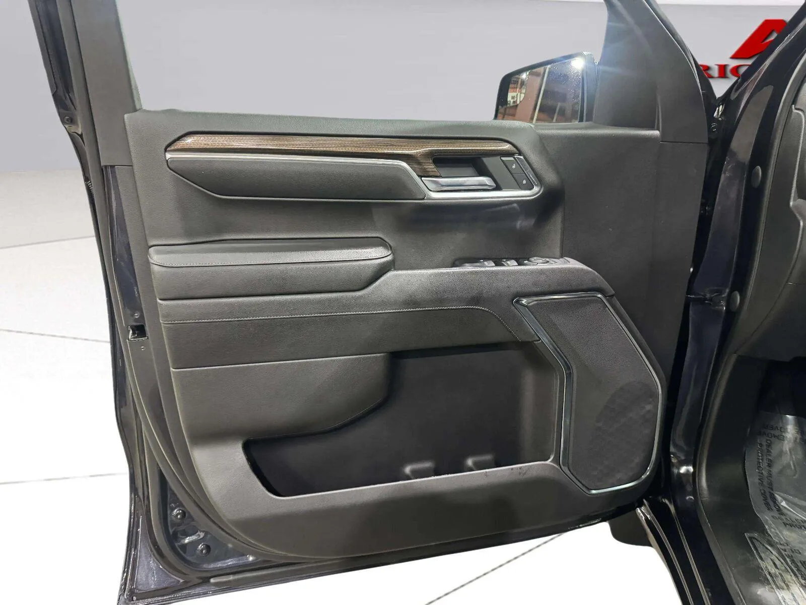 Chevrolet Silverado photo 23