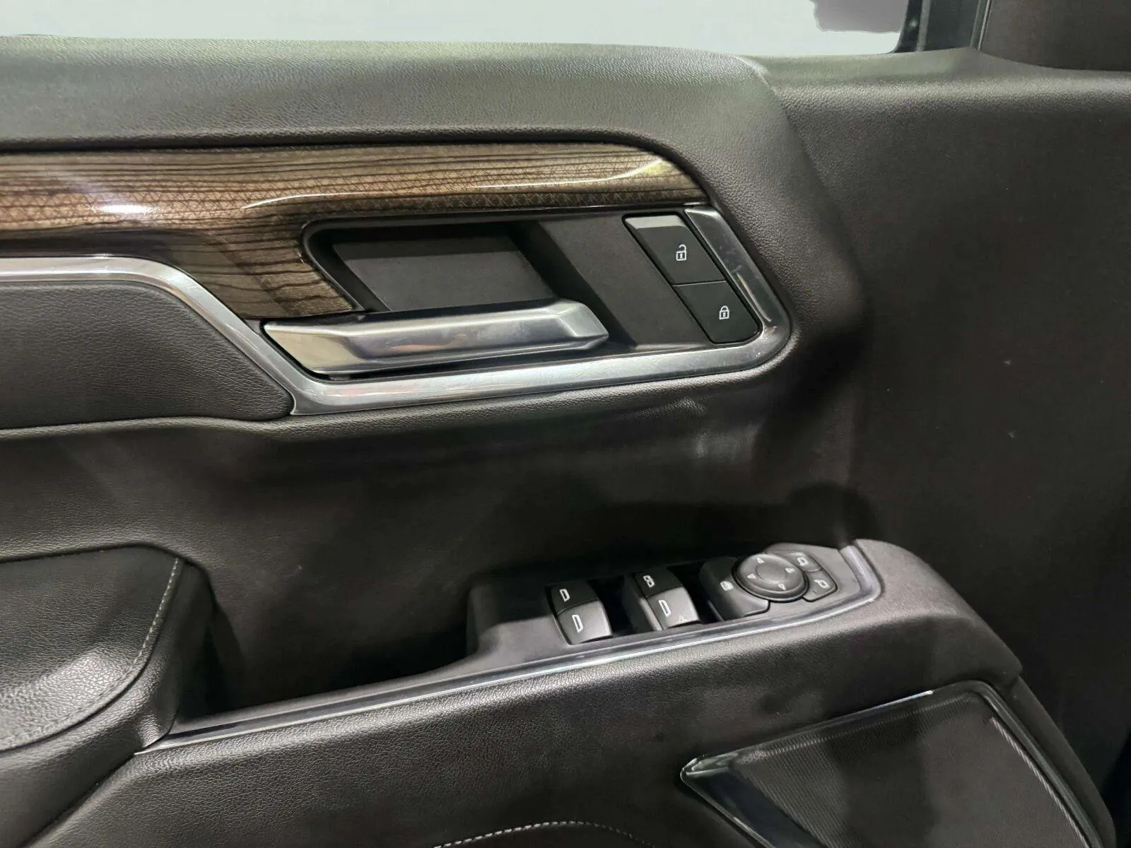 Chevrolet Silverado photo 24