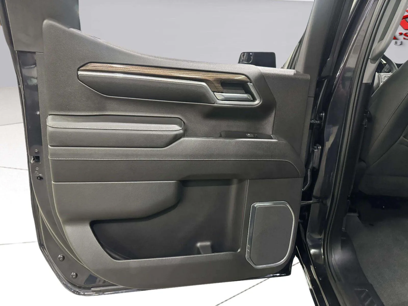 Chevrolet Silverado photo 29