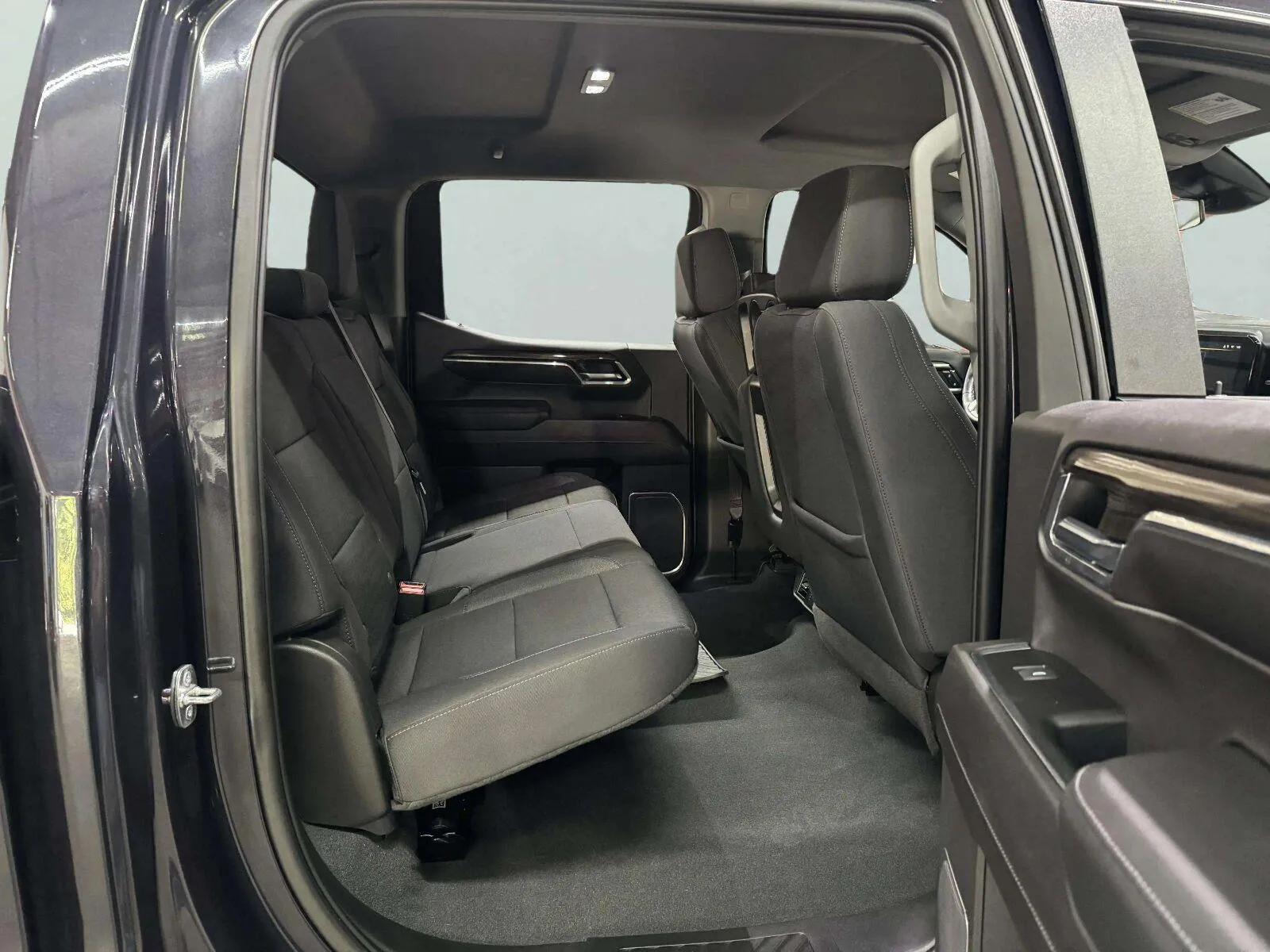 Chevrolet Silverado photo 36