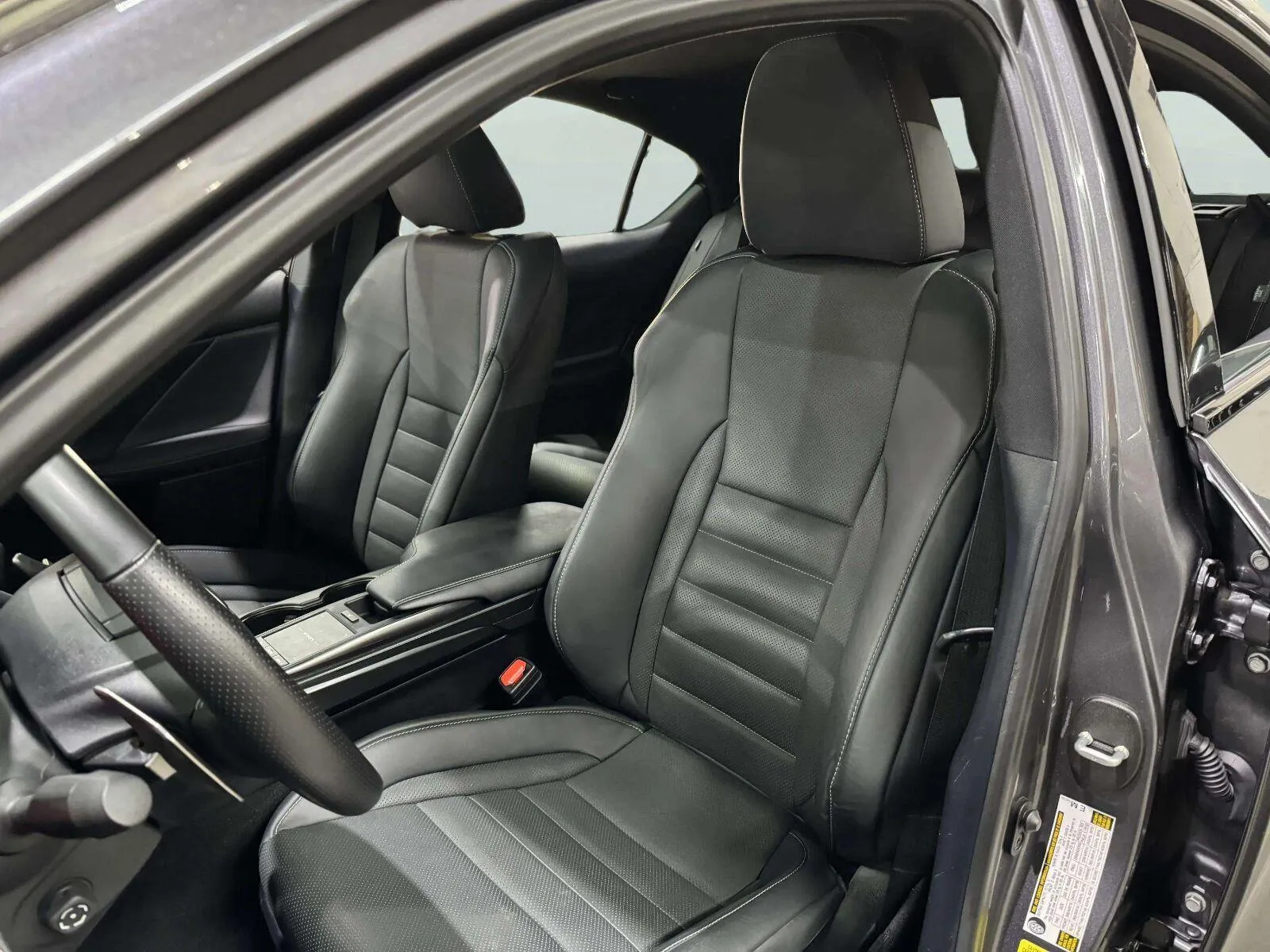 Lexus IS photo 29