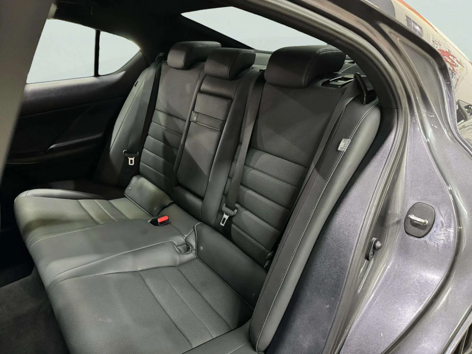 Lexus IS photo 34