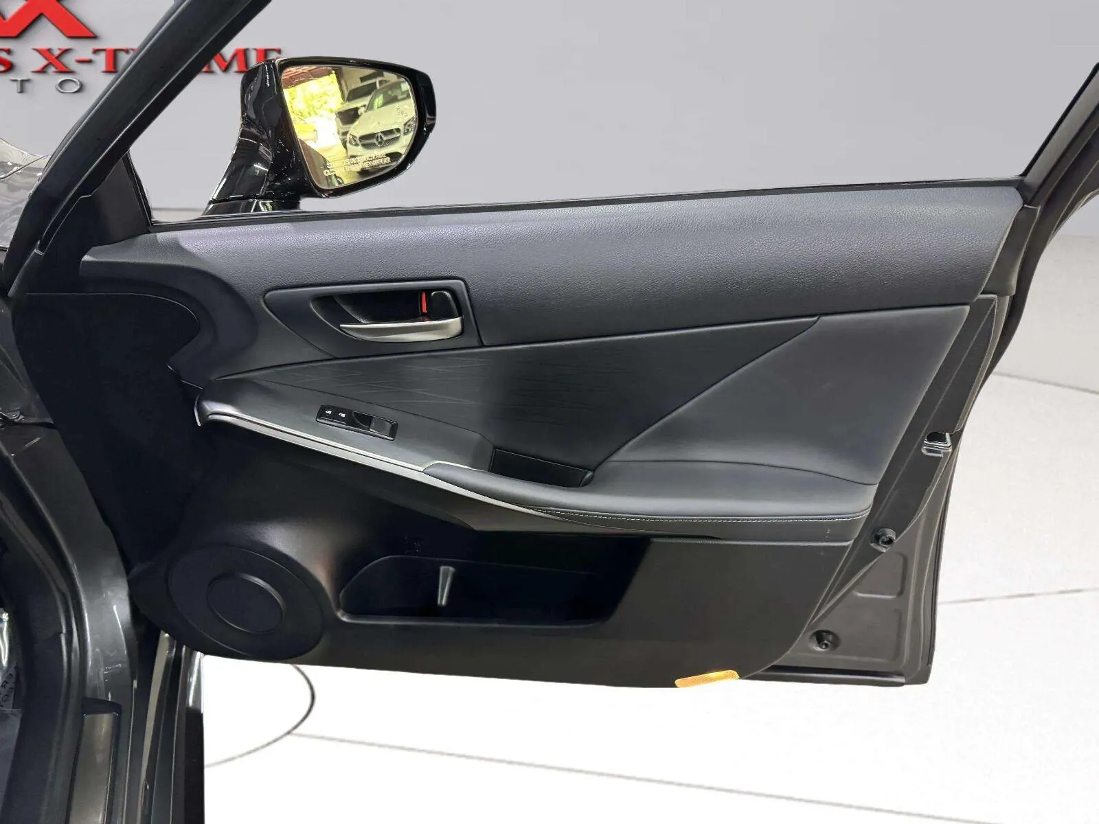 Lexus IS photo 40