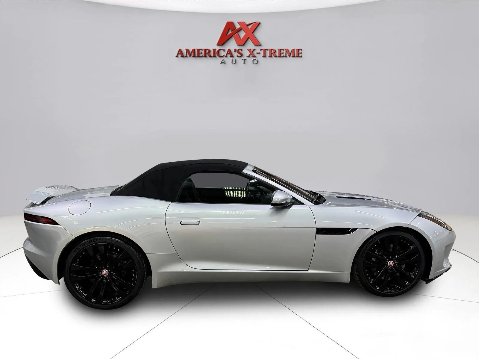 Jaguar F-TYPE photo 8