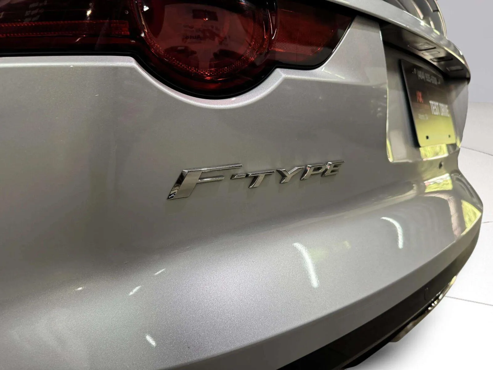 Jaguar F-TYPE photo 17