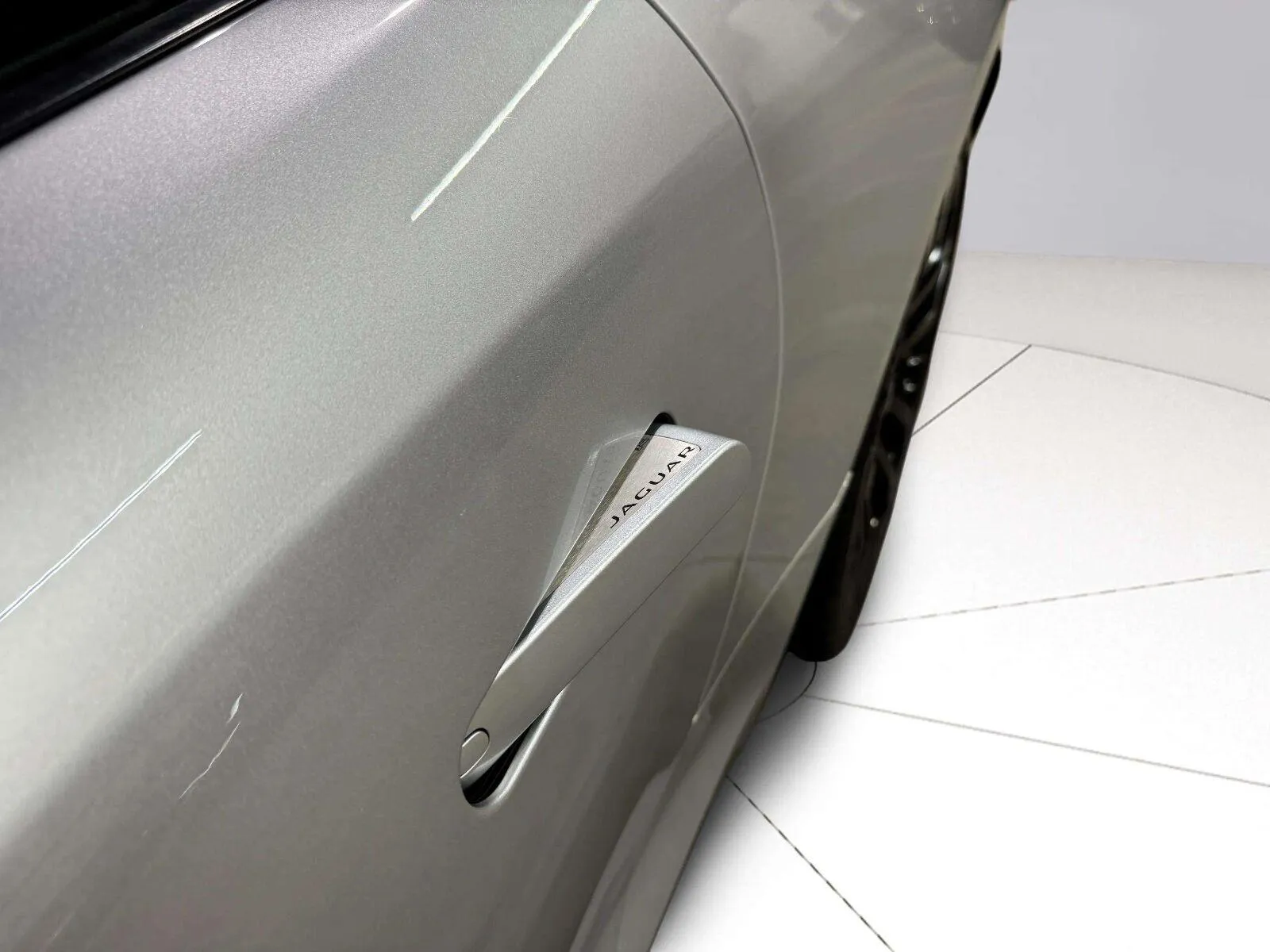 Jaguar F-TYPE photo 22