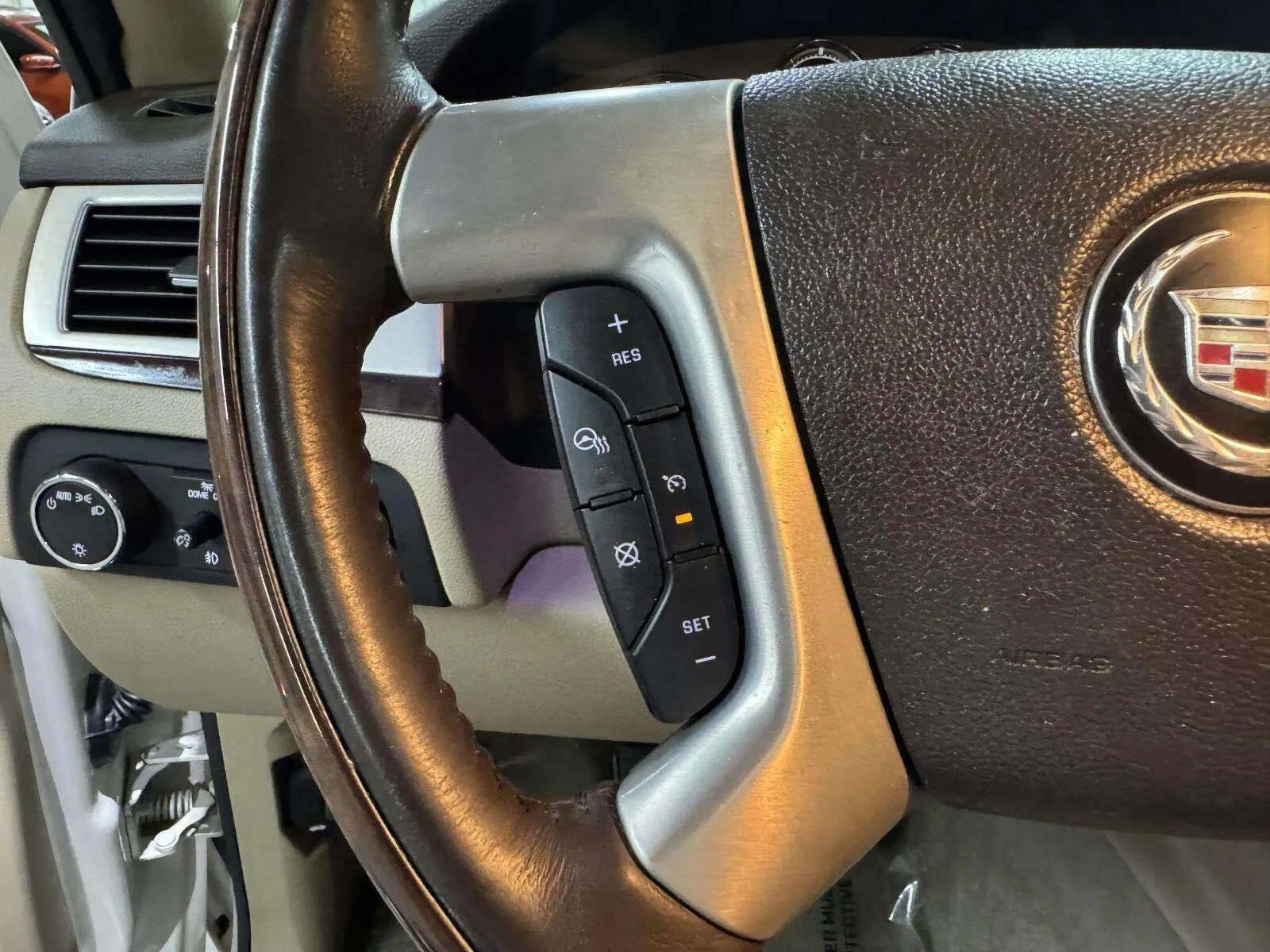Cadillac Escalade photo 32