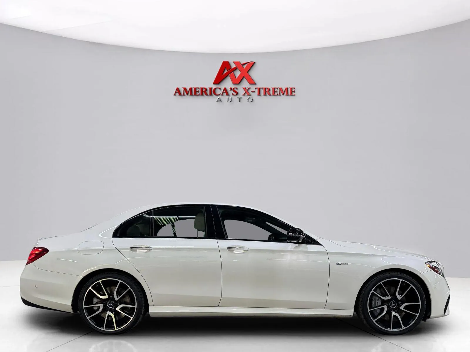 Mercedes-Benz E-Class photo 8