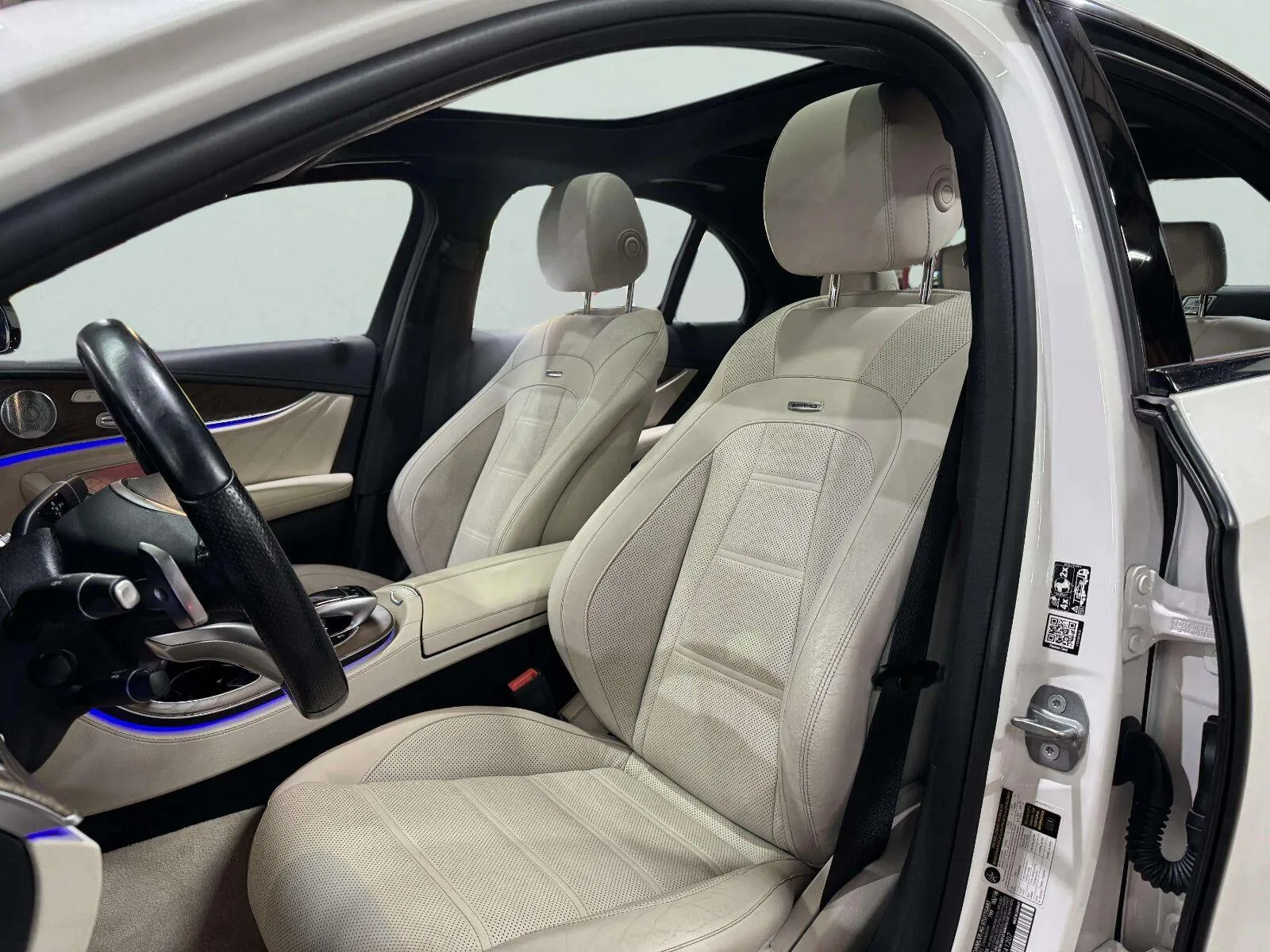 Mercedes-Benz E-Class photo 19