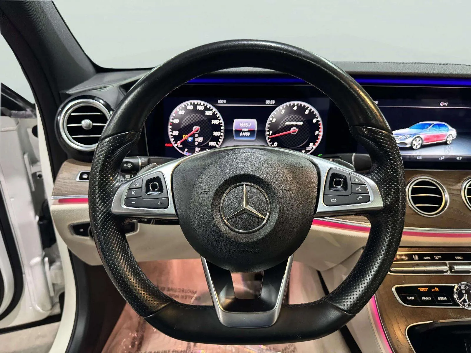 Mercedes-Benz E-Class photo 20