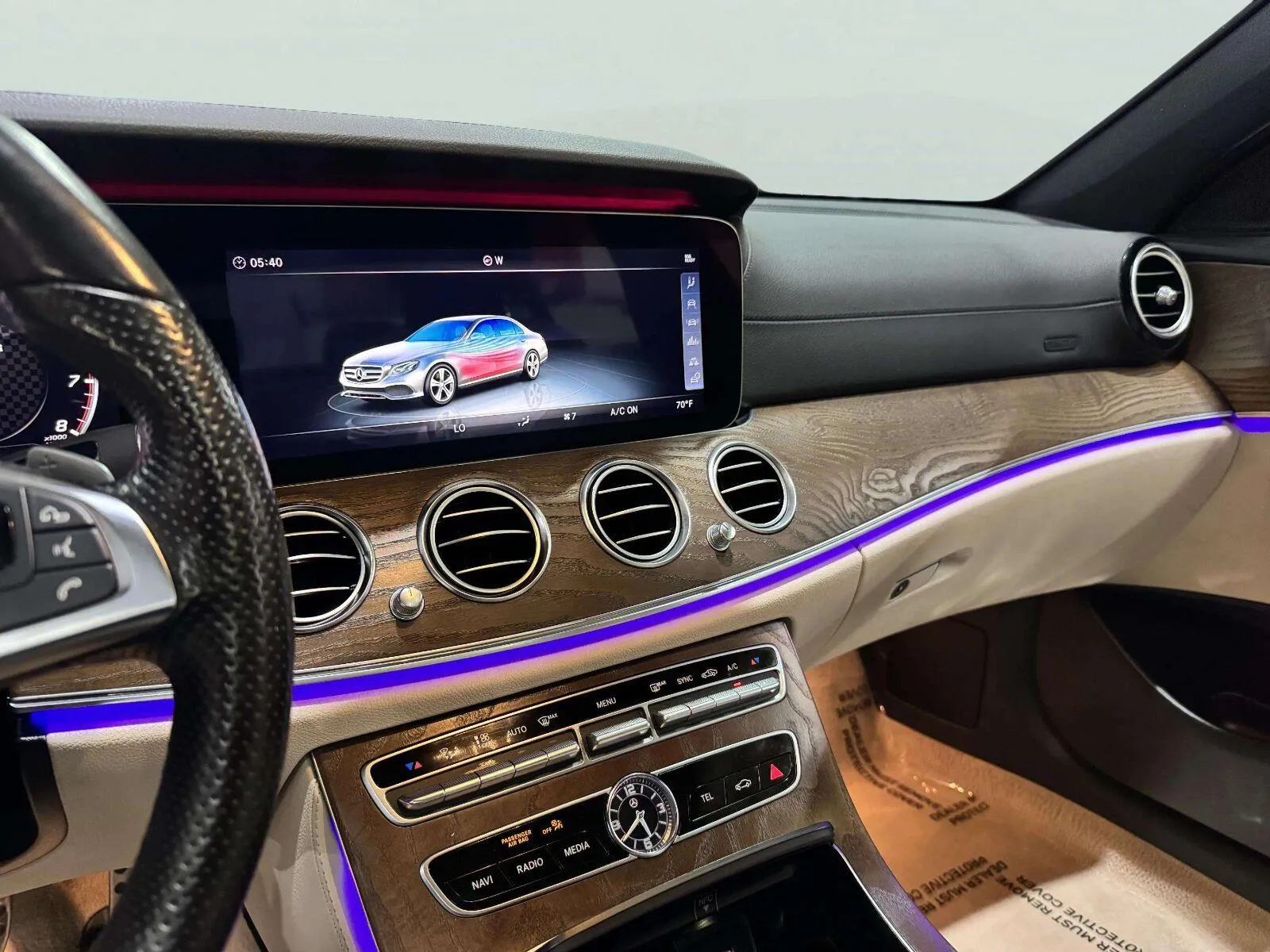 Mercedes-Benz E-Class photo 22