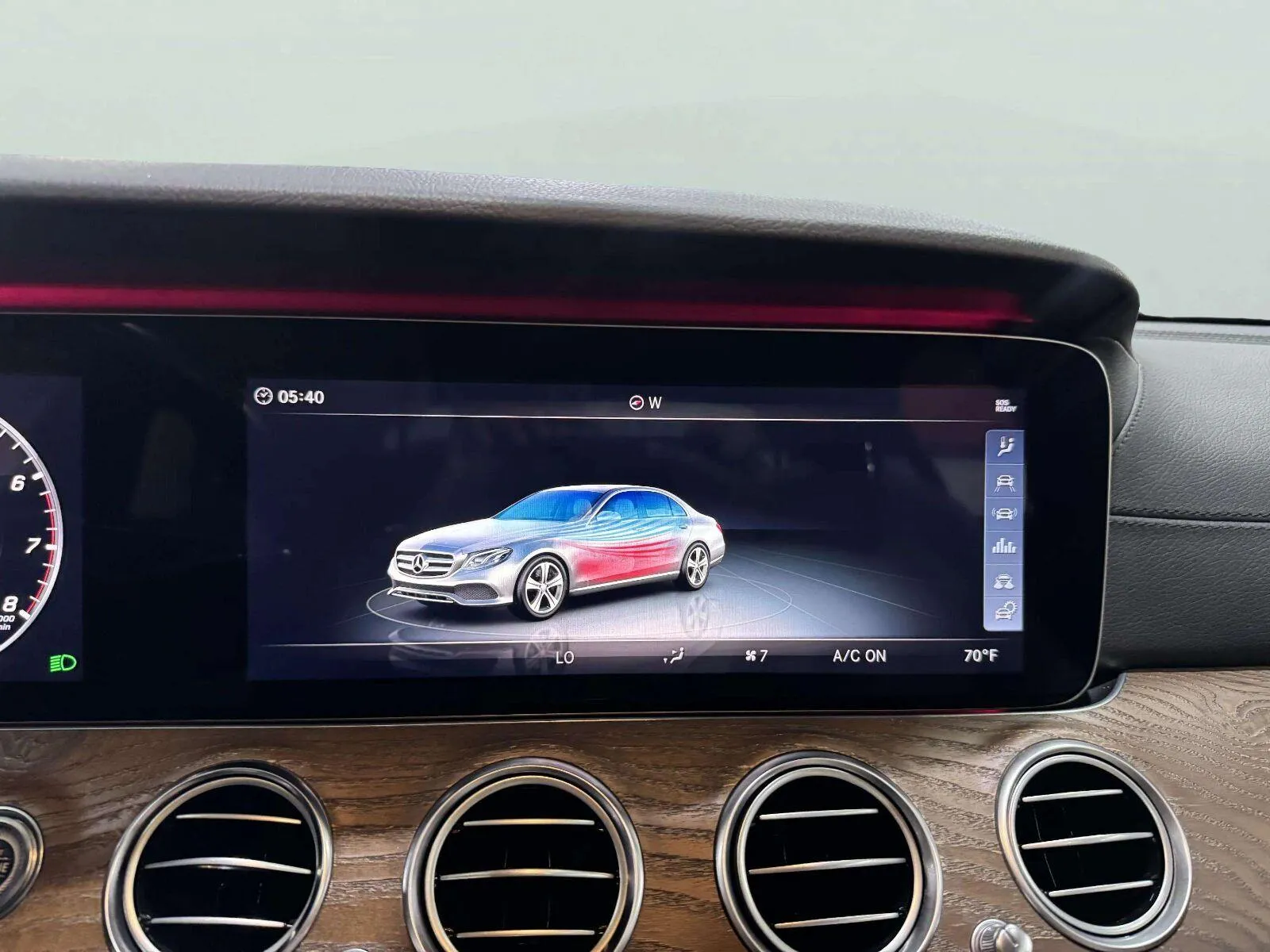 Mercedes-Benz E-Class photo 23