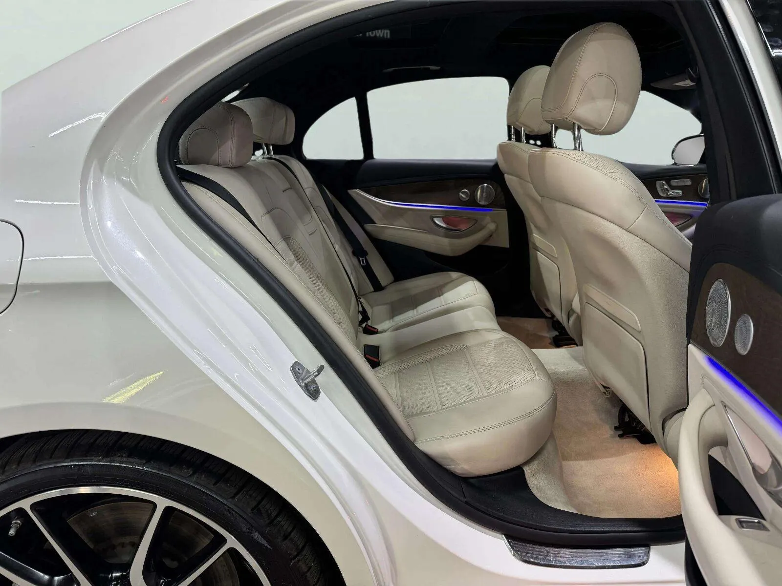 Mercedes-Benz E-Class photo 32