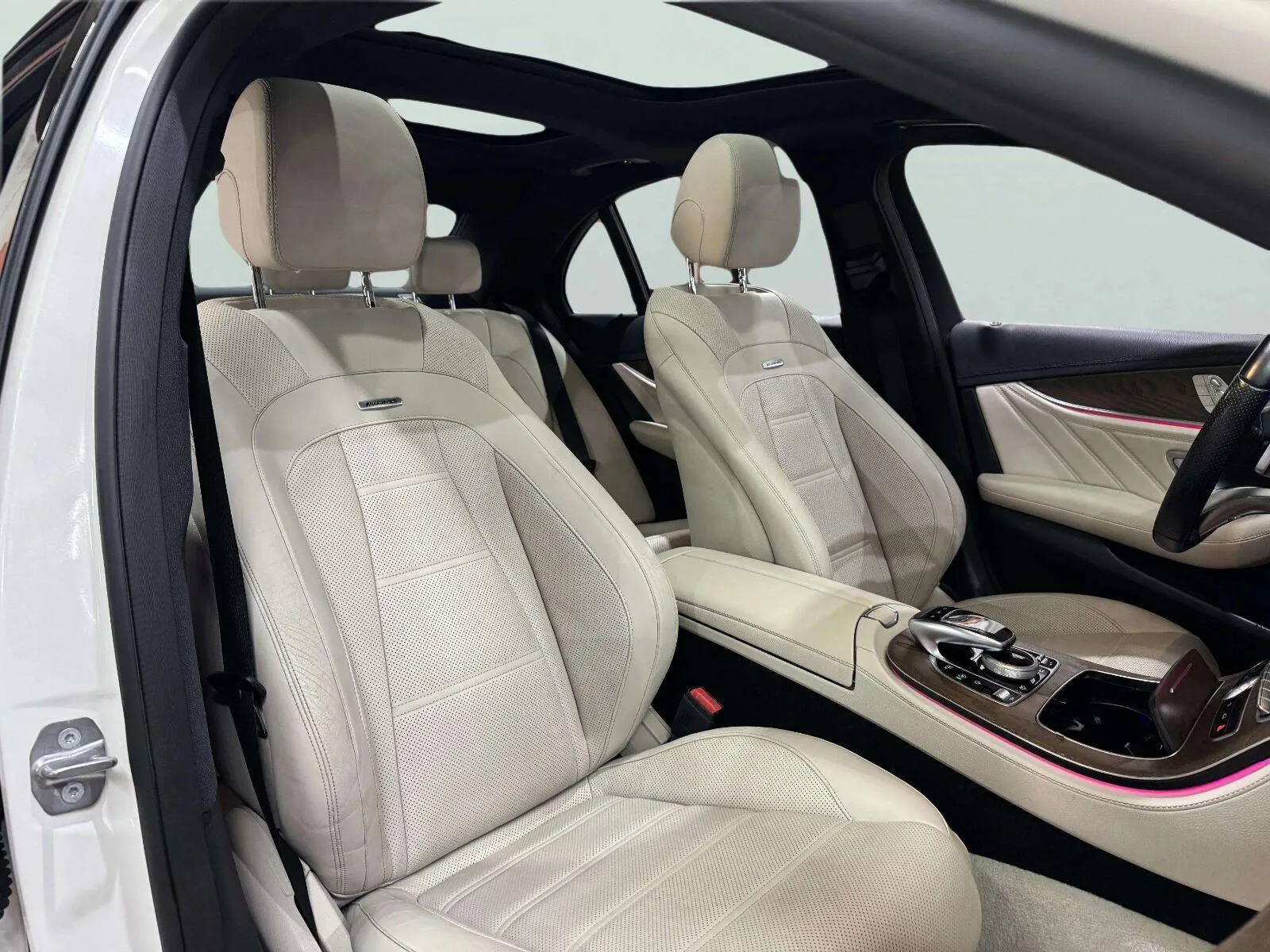 Mercedes-Benz E-Class photo 37