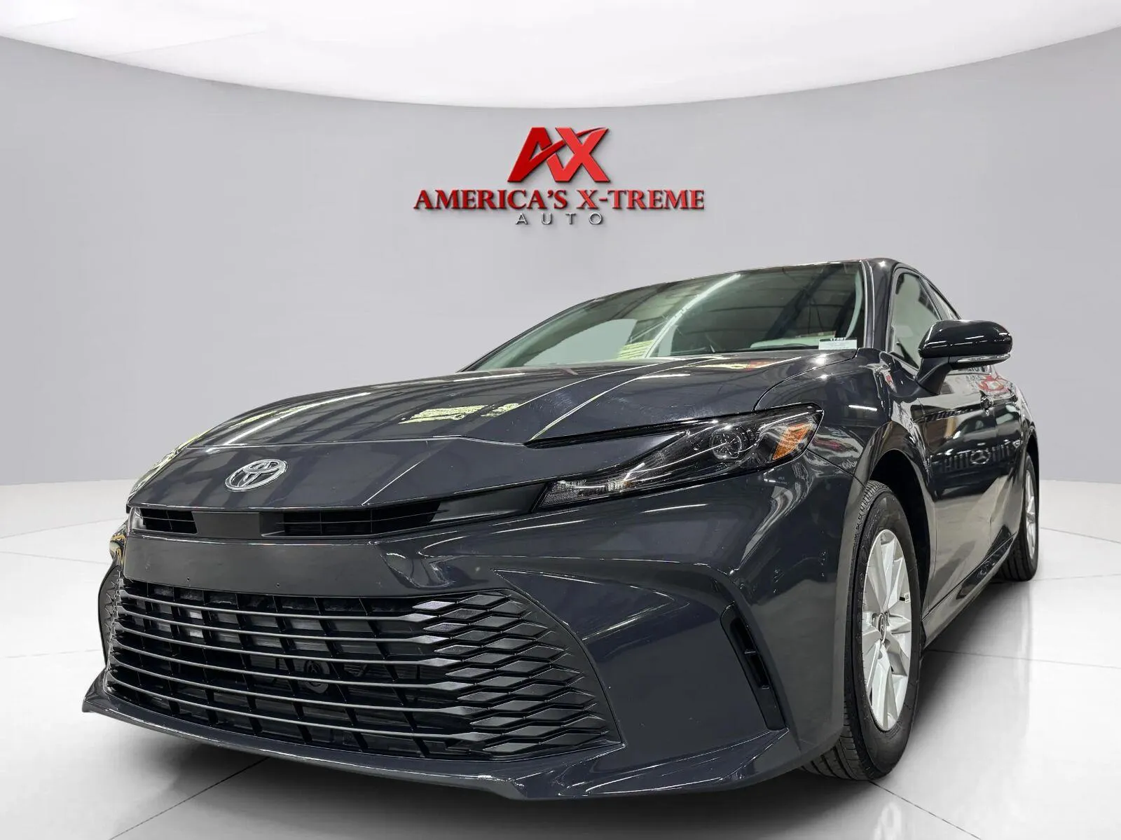 Toyota Camry photo 2