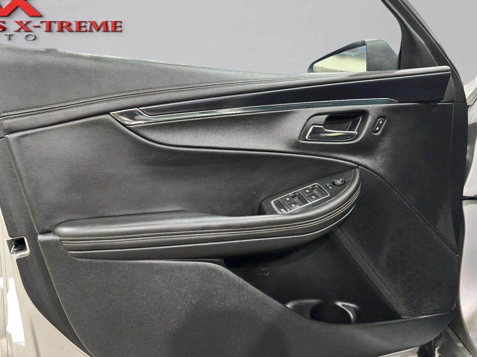 Chevrolet Impala photo 18