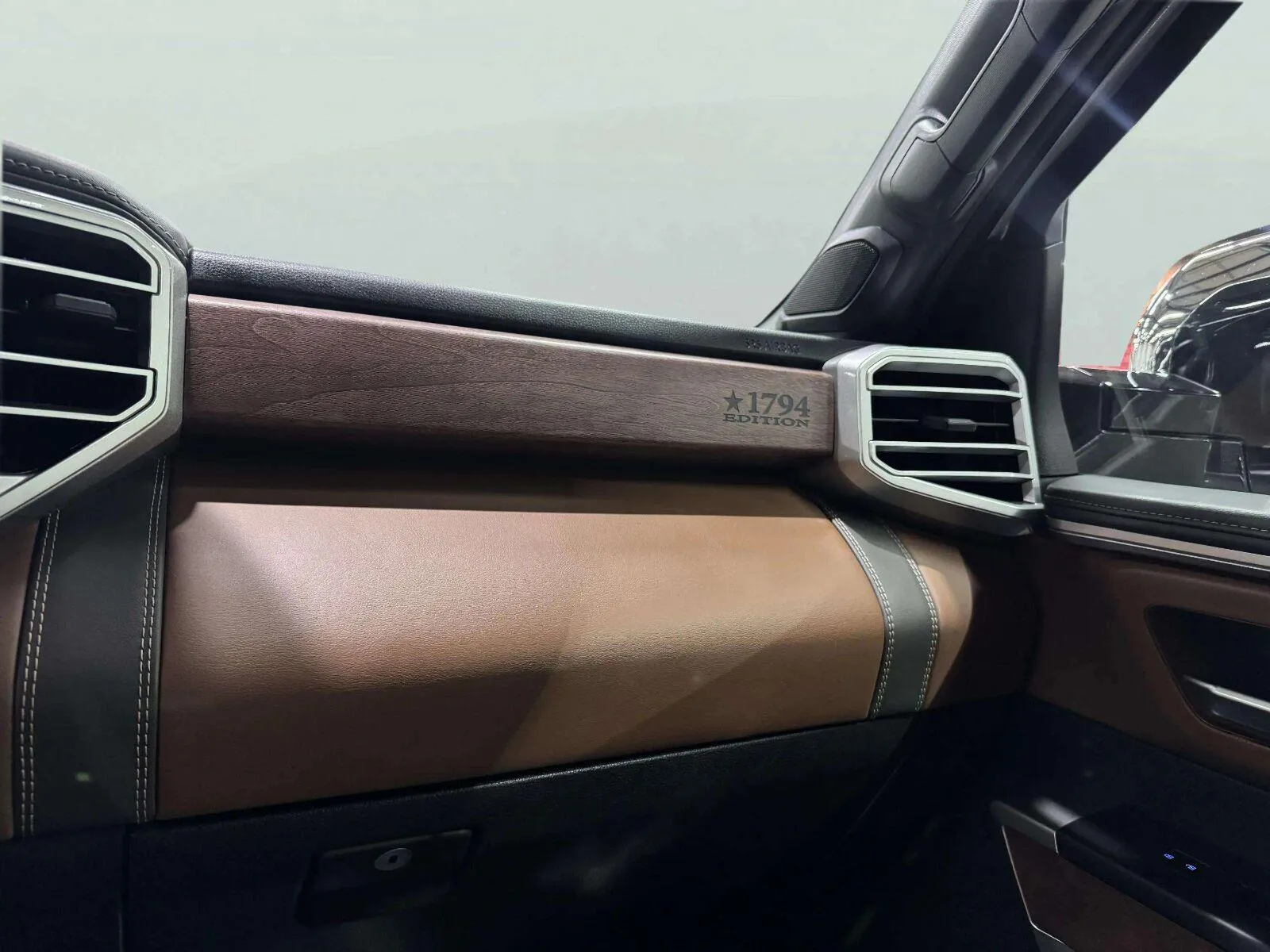 Toyota Tundra photo 28