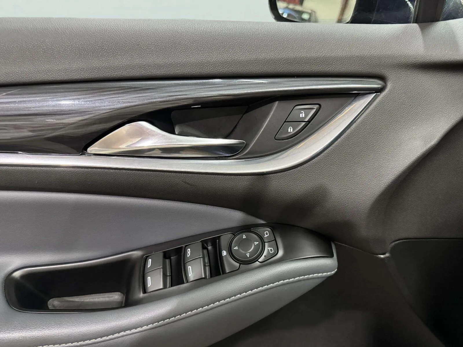 Buick Enclave photo 22