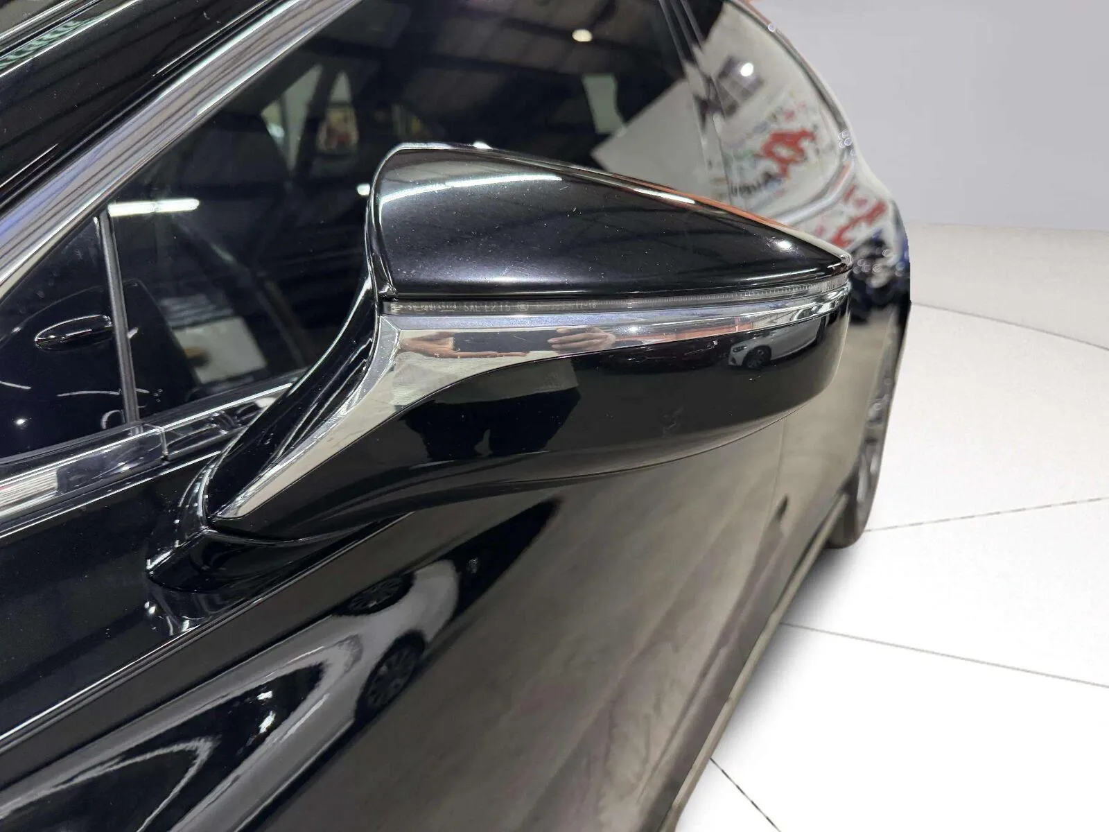 Lexus LS photo 12