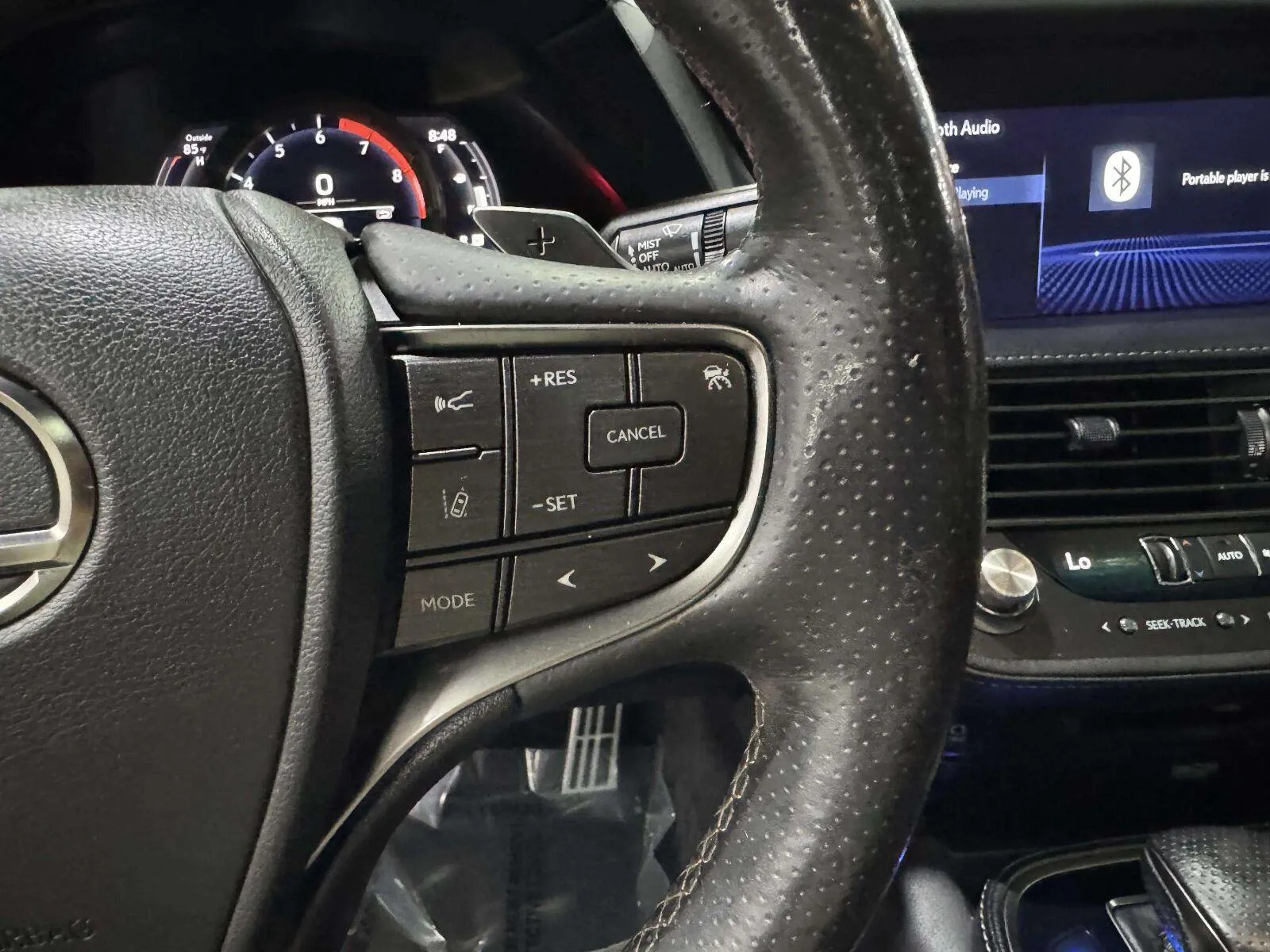 Lexus LS photo 28