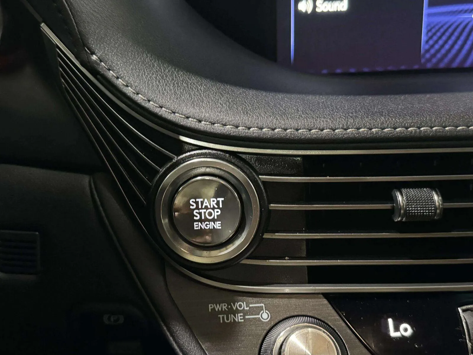 Lexus LS photo 31