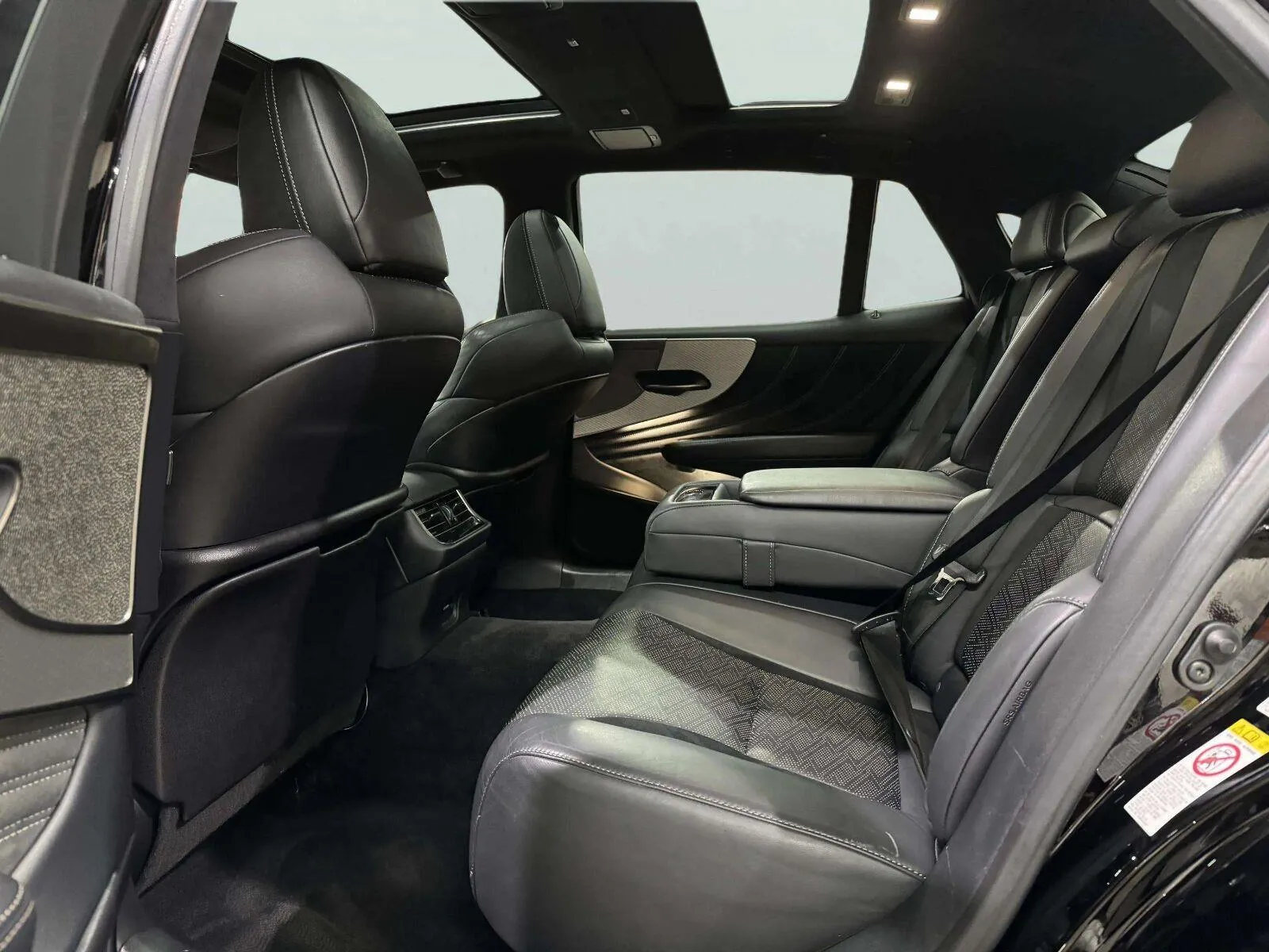 Lexus LS photo 38