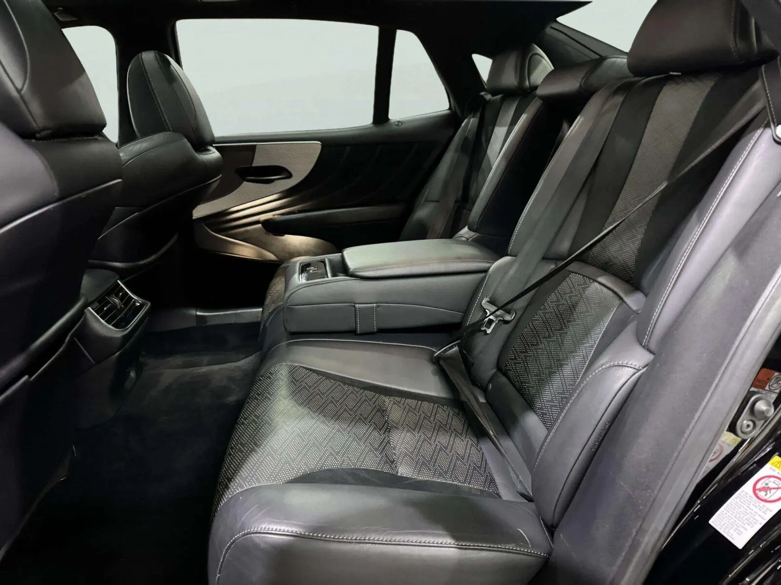 Lexus LS photo 39
