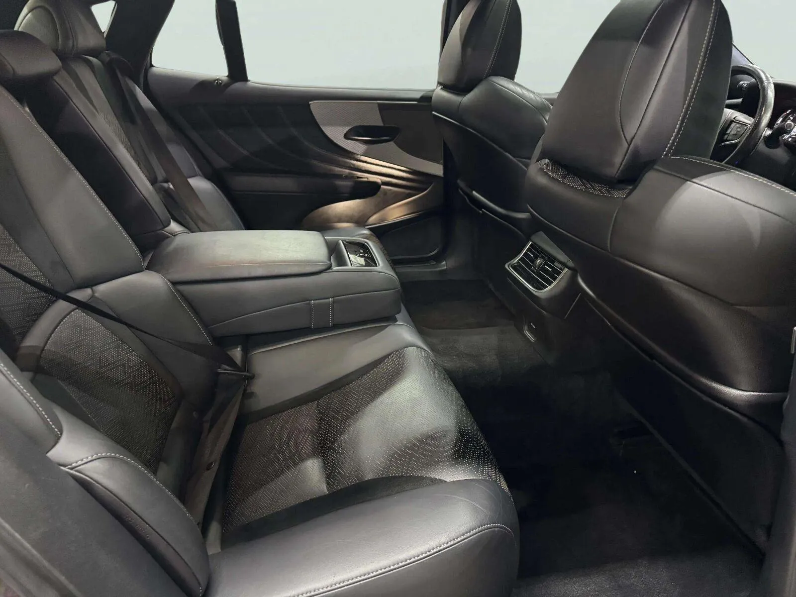 Lexus LS photo 47