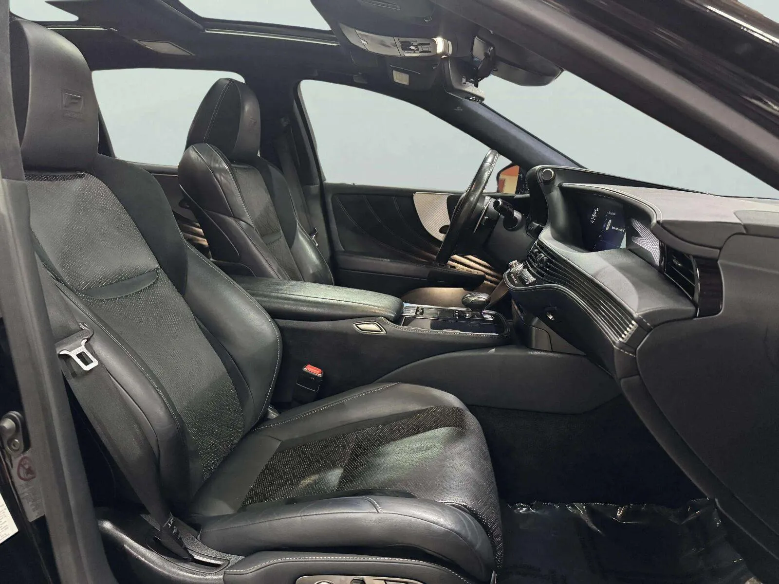Lexus LS photo 52