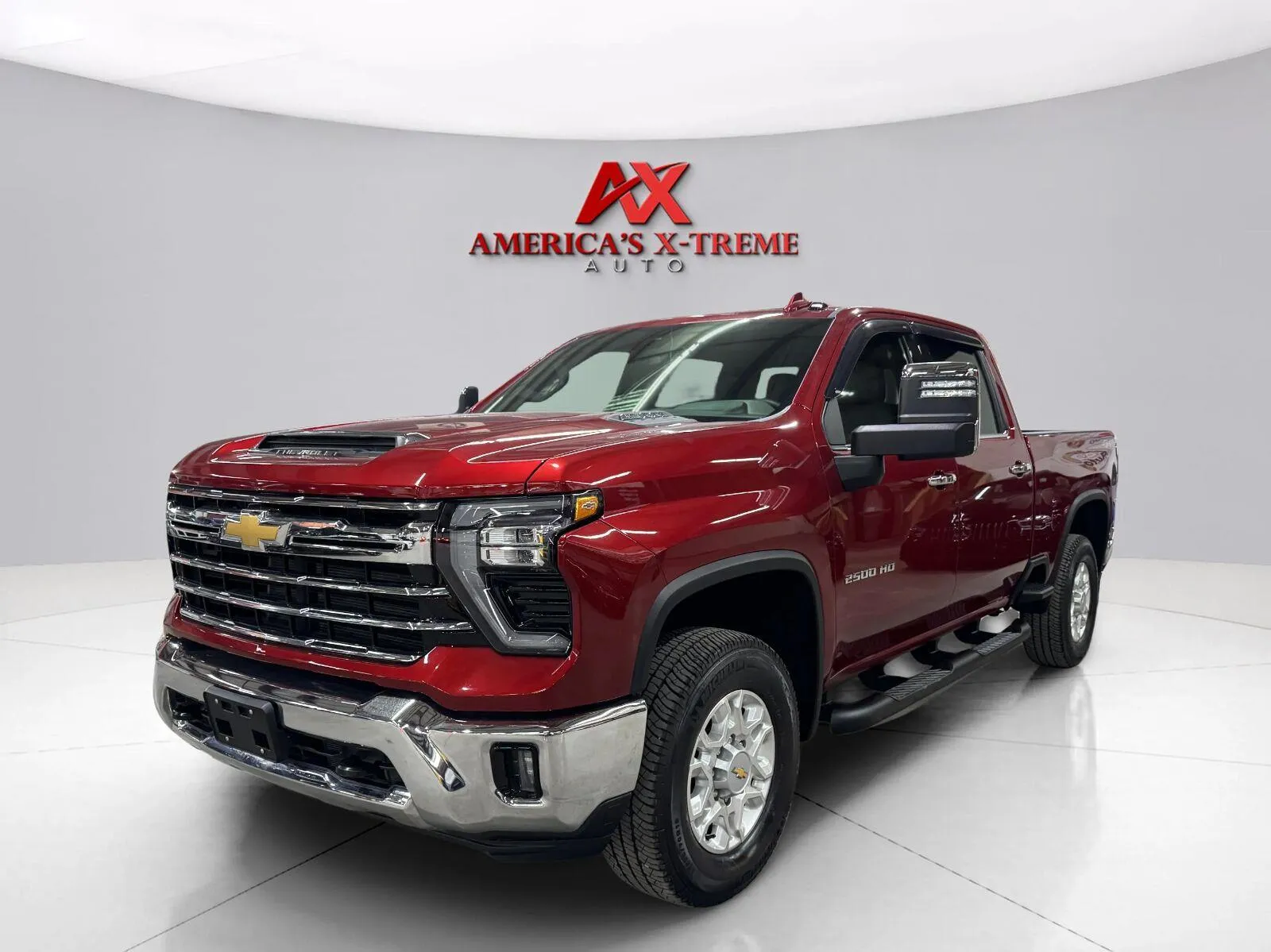 Chevrolet Silverado photo 2