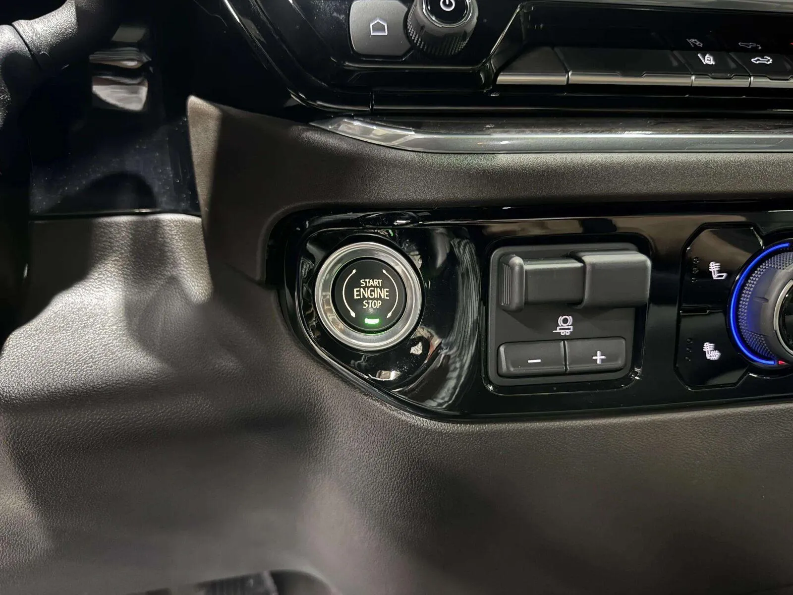 Chevrolet Silverado photo 34