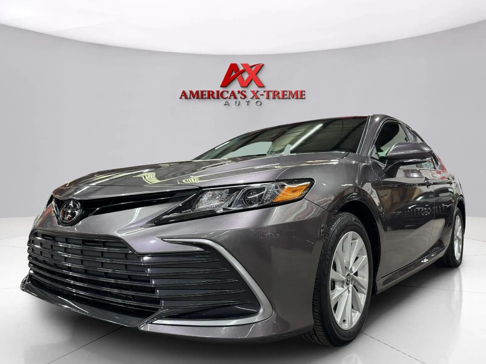 Toyota Camry photo 2