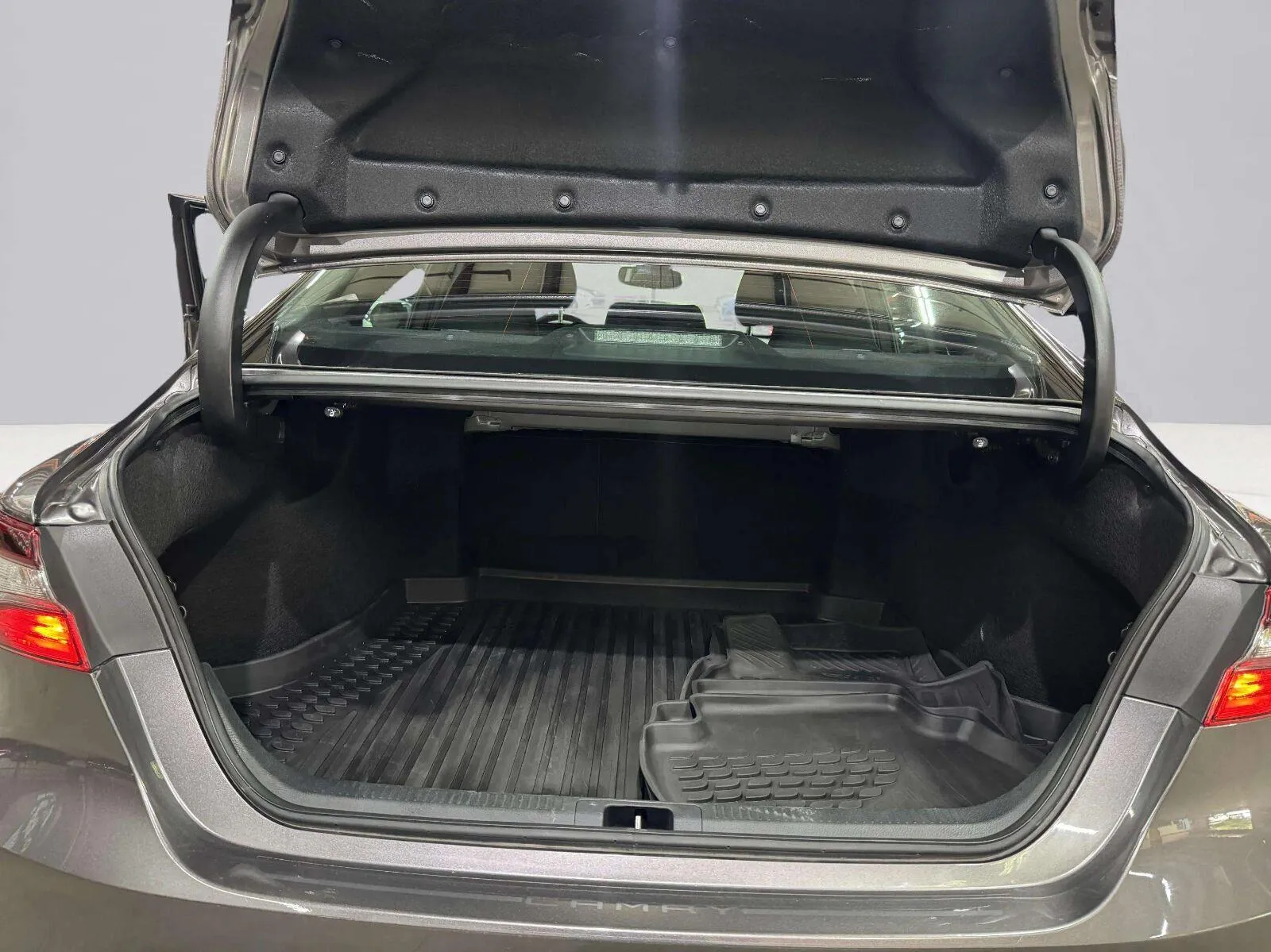 Toyota Camry photo 11