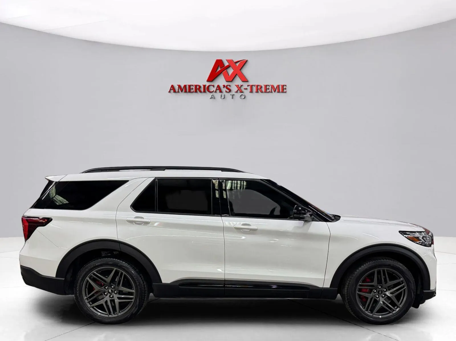 Ford Explorer photo 8