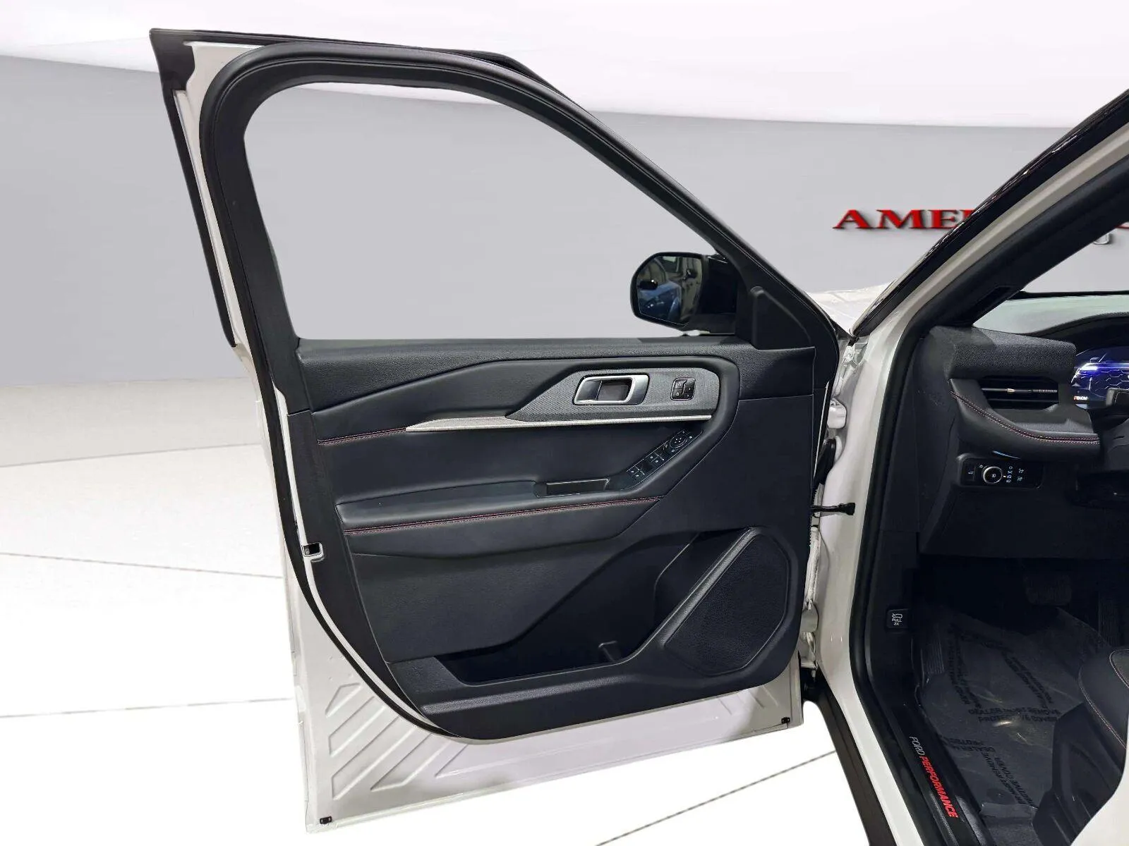 Ford Explorer photo 23